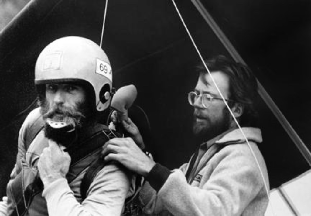 Norman Squier outfits Captain‚ Jack Carey for a historic KOTO high-altitude remote broadcast in 1982. Carey would circle the valley via hang glider and report live. The longtime local and cerebral daredevil. [Photo by Ingrid Lundahl]